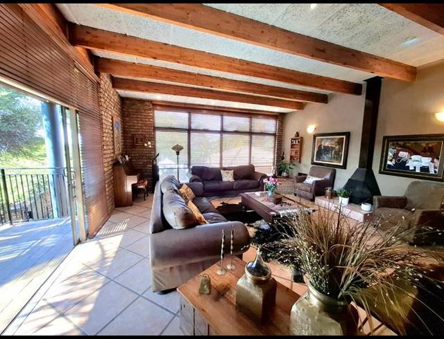 5 BEDROOM HOUSE FOR SALE IN WATERKLOOF GLEN